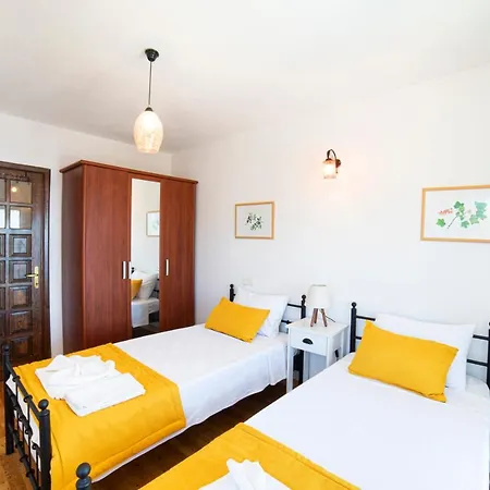 Mira Kalkan -close To Center-