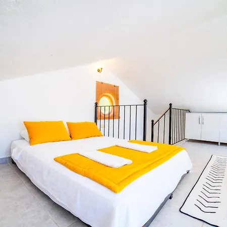 Mira Kalkan *