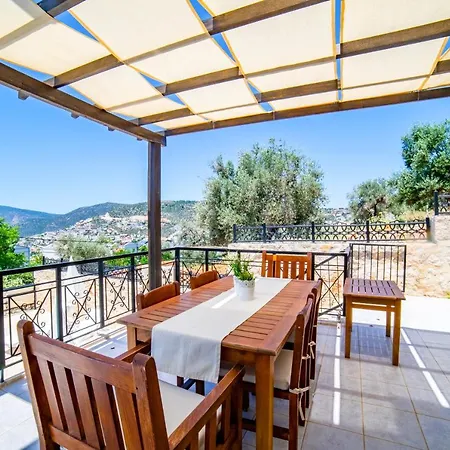 Mira Kalkan -close To Center- Vila *